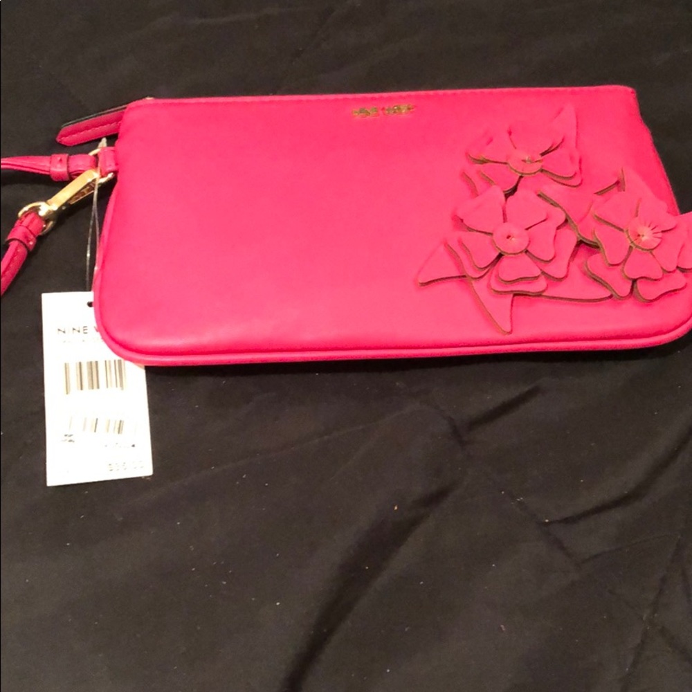 Nine West fucsia wristlet